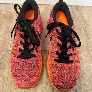 Nike flyknit max shoes size 7 women’s
